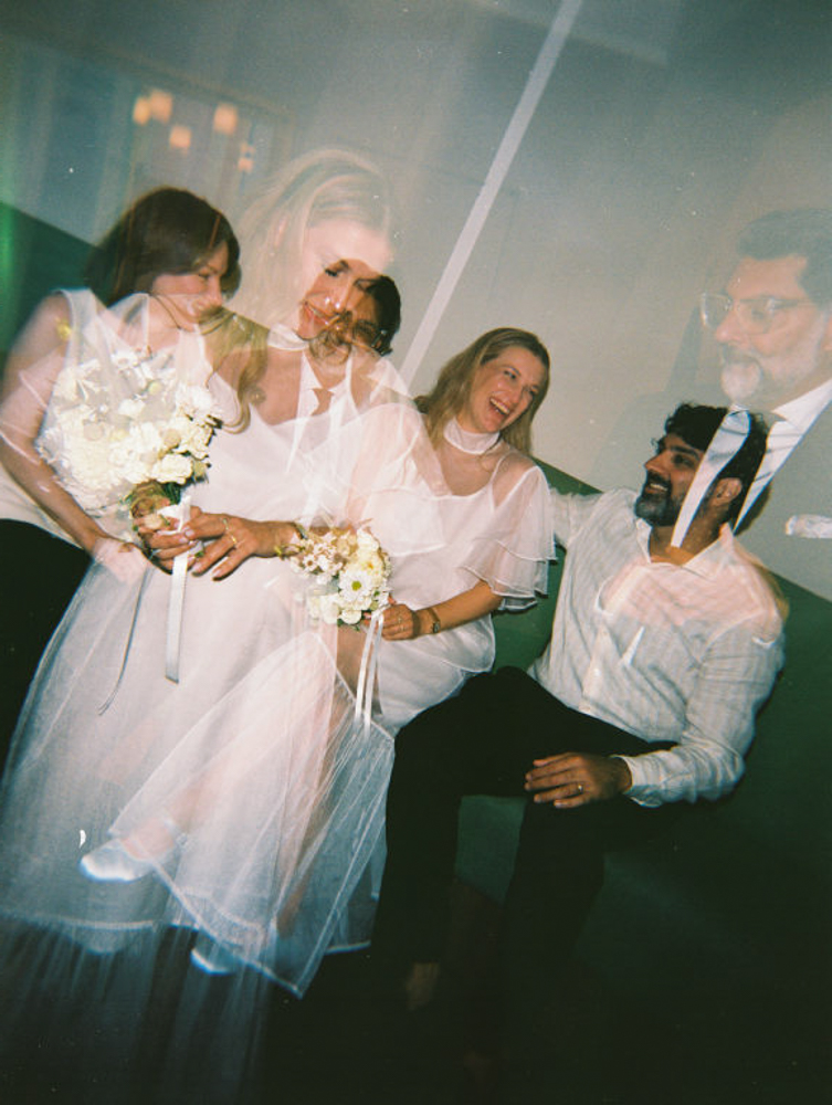 photo of couple and witnesses on the green couch inside of manhattan city hall elopement, stef reyes photo