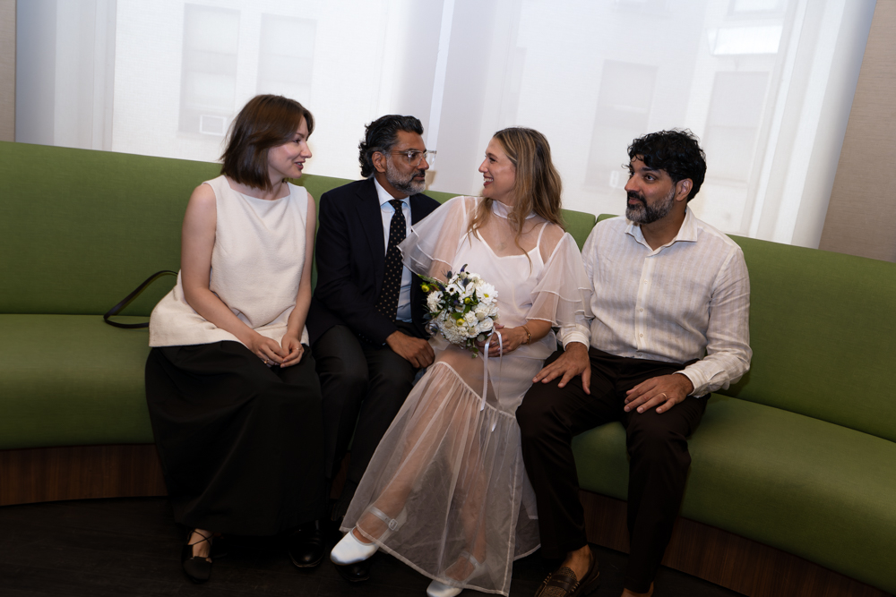 picture of bride and groom with their guests inside of nyc city hall taken by stef reyes photo